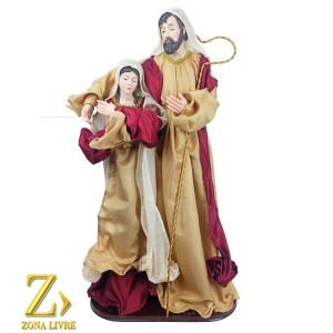 SAGRADA FAMILIA DE TECIDO VINHO/DOURADO 40CM